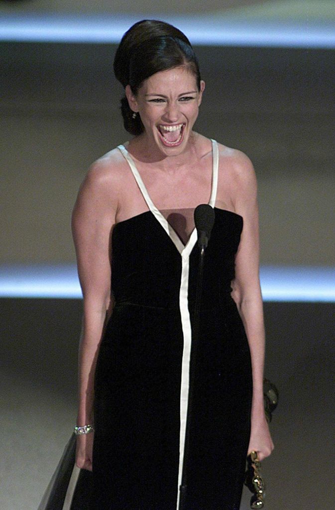 Ein absoluter Oscar-Klassiker: Die zeitlose Valentino-Robe brachte Julia Roberts 2001 Glück. Sie gewann den Oscar für die beste weibliche Hauptrolle.