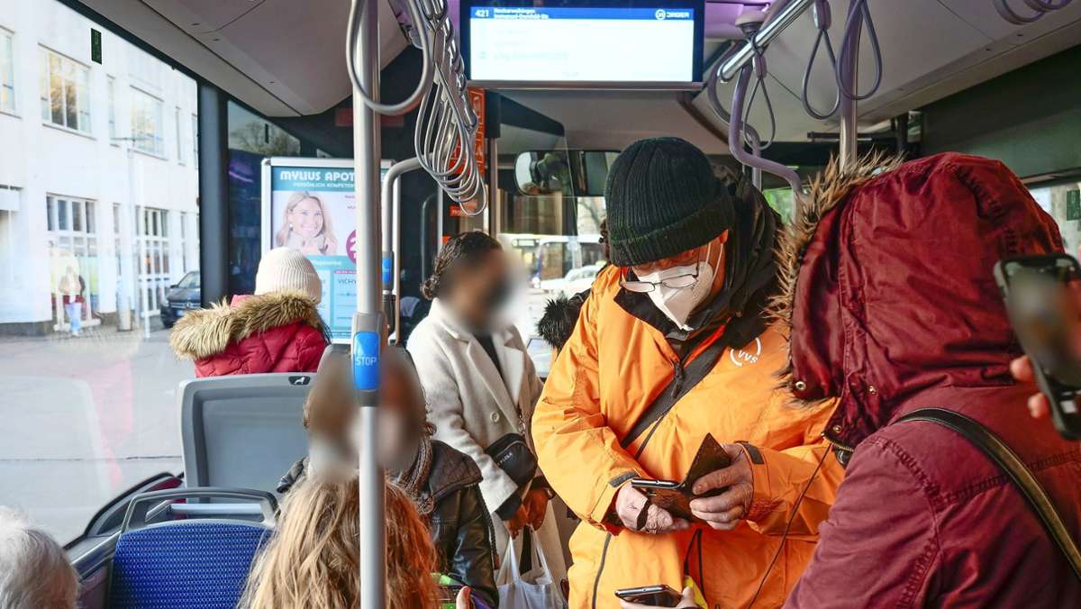 Busse in Ludwigsburg: Halten sich Fahrgäste an die 3-G-Regel?