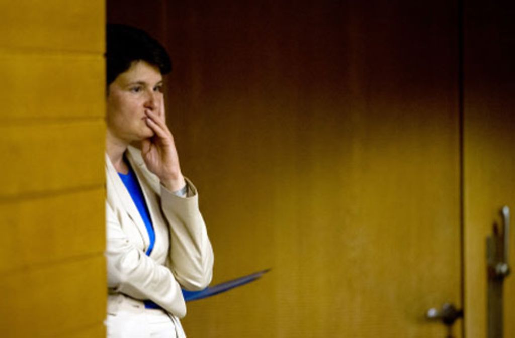 Die CDU-Landtagsabgeordnete und ehemalige baden-württembergische Umweltministerin Tanja Gönner verfolgt am Donnerstag im Plenarsaal des Landtags in Stuttgart die Sitzung. Foto: dpa