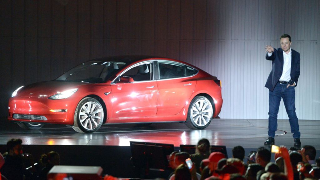  Das FBI ermittelt gegen das Unternehmen Tesla und seinen Chef Elon Musk. Es werde laut eines Berichts ermittelt, ob möglicherweise falsche Angaben zur Produktion des Hoffnungsträgers Model 3 gemacht worden sind. 