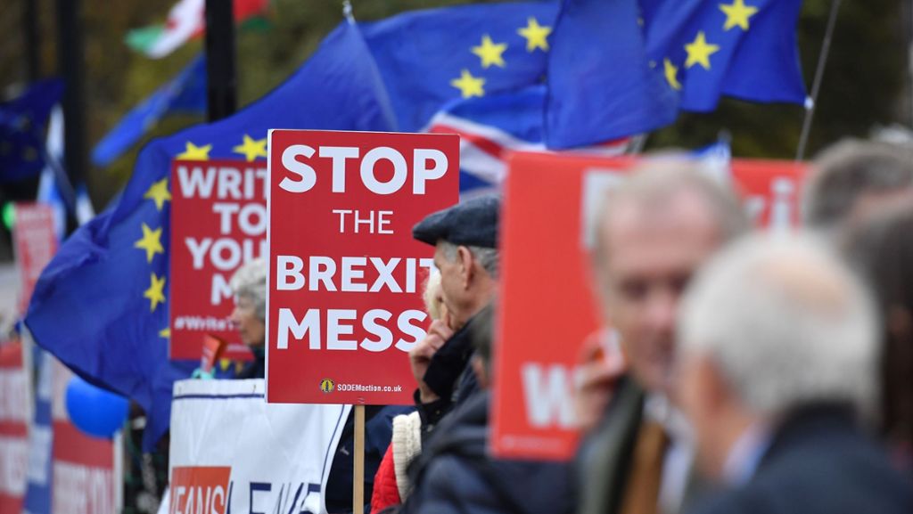 Brexit-Deal: Kritiker werfen May Verrat am Brexit vor