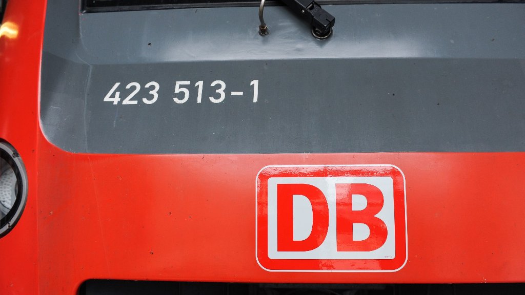 Schorndorf-Weiler: Kran beschädigt Oberleitung der S-Bahnlinie S2