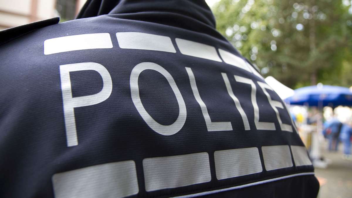 Auf dem Flugfeld in Böblingen: Zwei Jugendliche attackiert und Handys zerstört