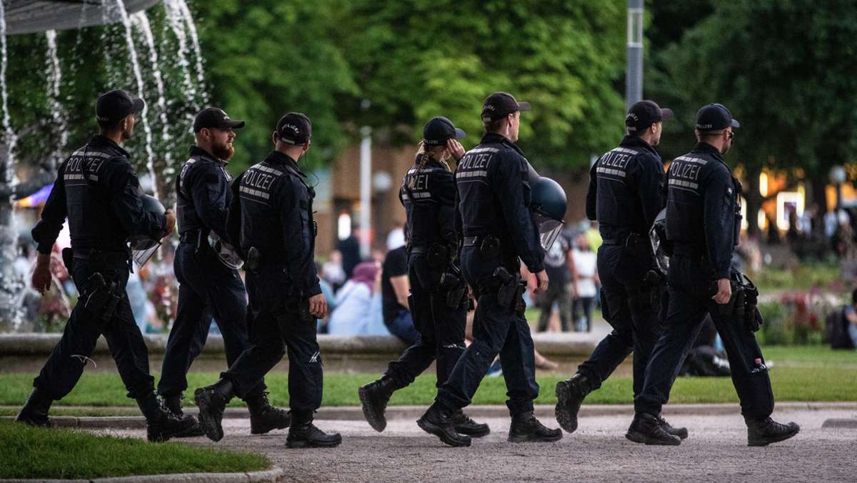 Randale in Stuttgart: Empörtes Publikum stört die Festnahme