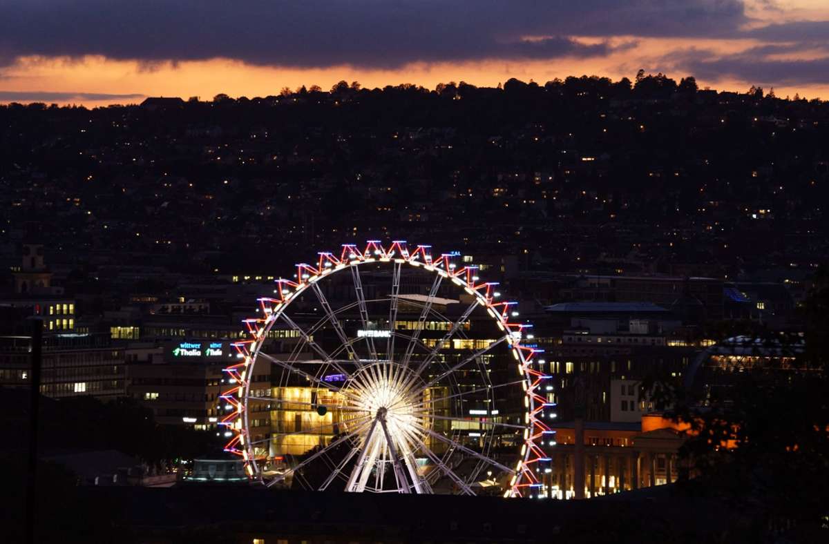 Blick auf die Innenstadt mit dem Riesenrad