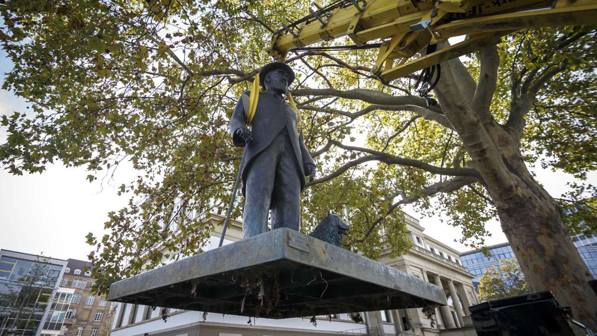 Standort-Debatte um Denkmal in Stuttgart: König-Wilhelm-Statue steht wieder vor dem Stadtpalais