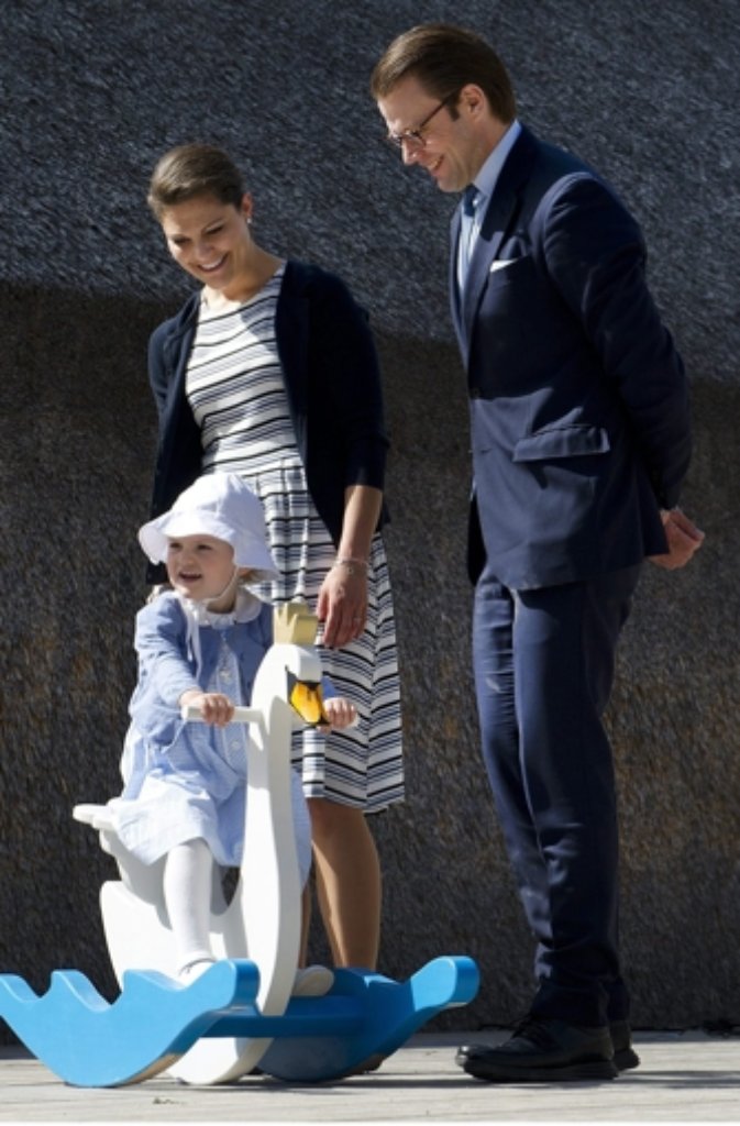 Estelle ist das erste Enkelkind von König Carl Gustaf und Königin Silvia von Schweden: Die Tochter von Kronprinzessin Victoria und ihrem Mann Daniel kam im Februar 2012 zur Welt.