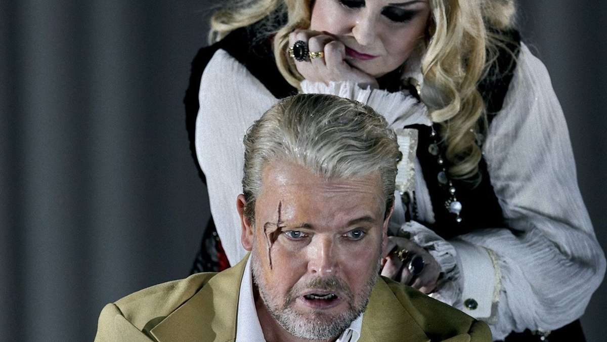 Unfall bei „Walküre“ in Bayreuth: Göttervater Wotan stürzt vom Thron
