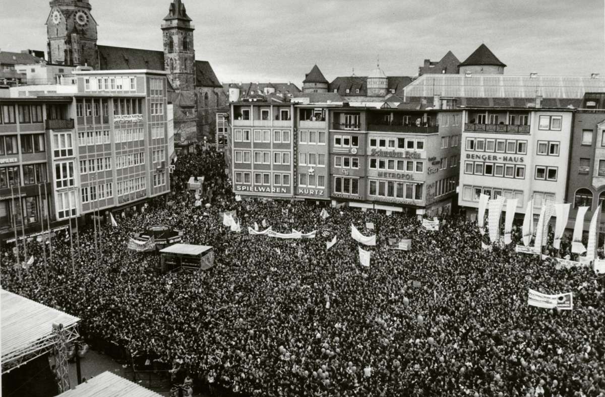 Der Marktplatz am Nachmittag des 21. Januars 1993: zum Bersten voll. Foto: Kraufmann/Kraufmann