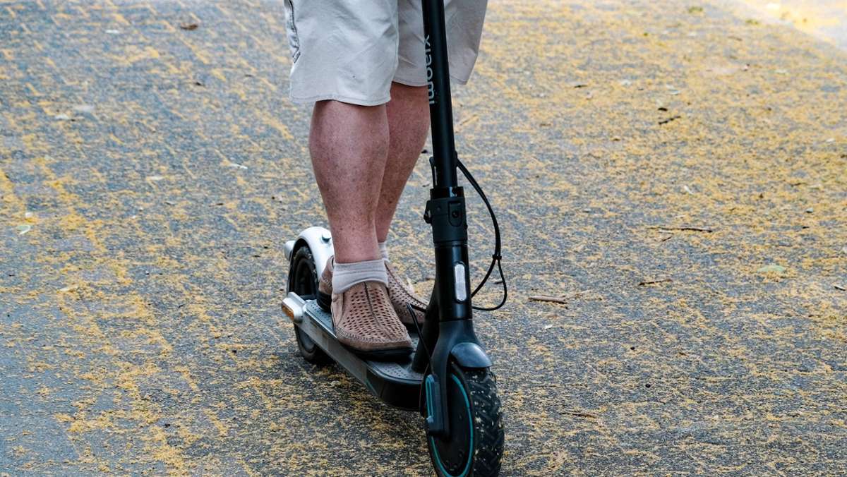 A2 bei Braunschweig: 27-Jähriger fährt mit E-Scooter auf Autobahn