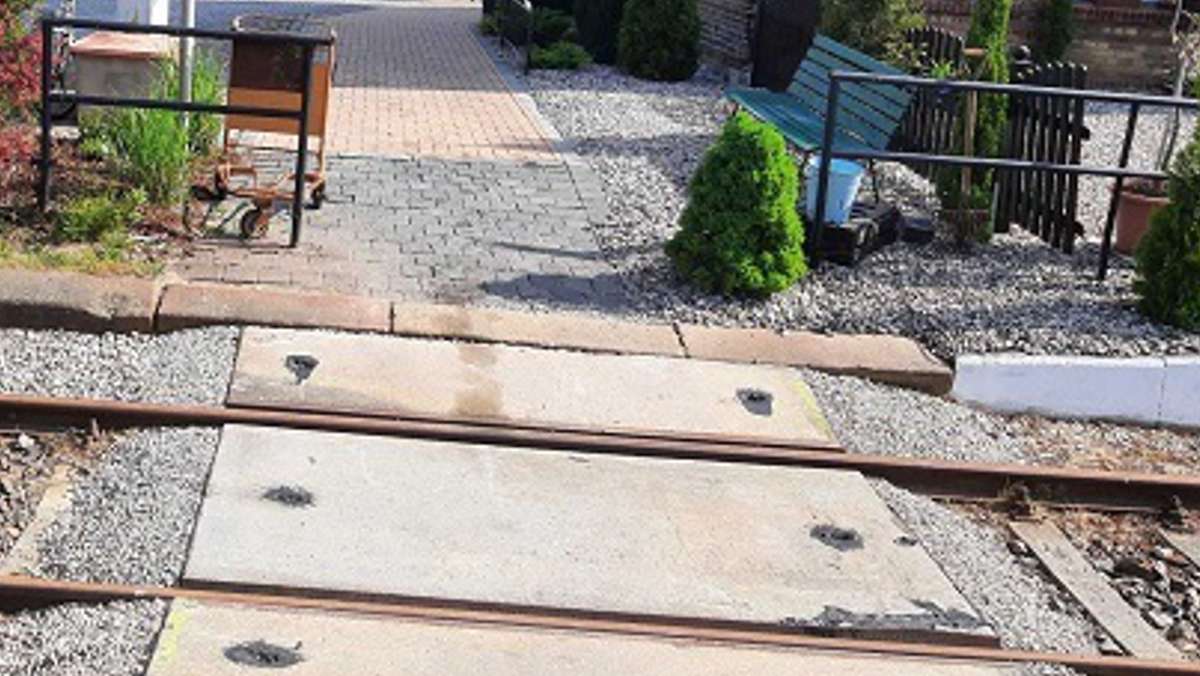 Blankenberg: Anwohner baute wohl eigenen Fußgängerüberweg  an Gleisen
