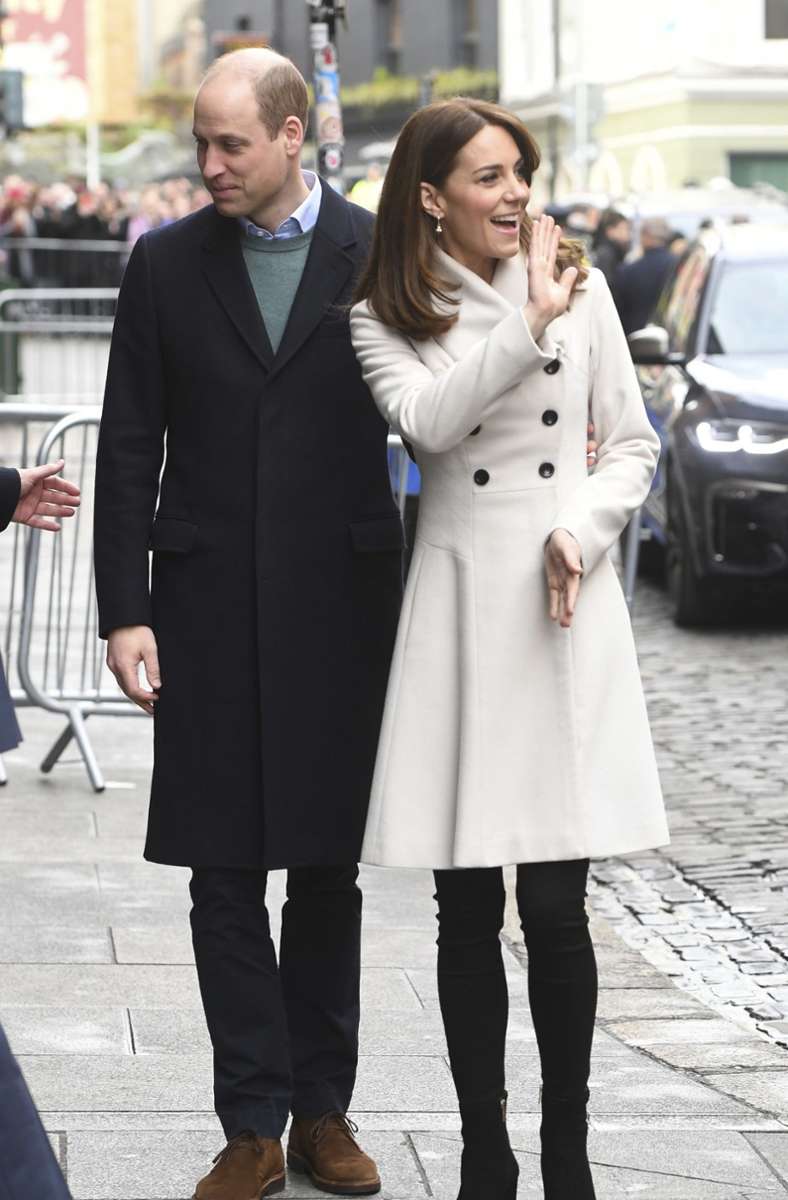 Den Mantel aus dem Hause Reiss, den sie damals trug, fischte die Herzogin für eine Irlandreise im Frühjahr 2020 wieder aus dem Kleiderschrank.