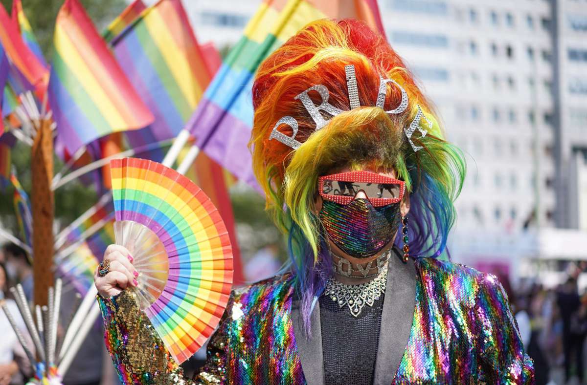 Damals stürmten Polizisten in New York die Bar ·Stonewall Inn· in der Christopher Street und lösten einen Aufstand von Schwulen, Lesben und Transsexuellen aus.