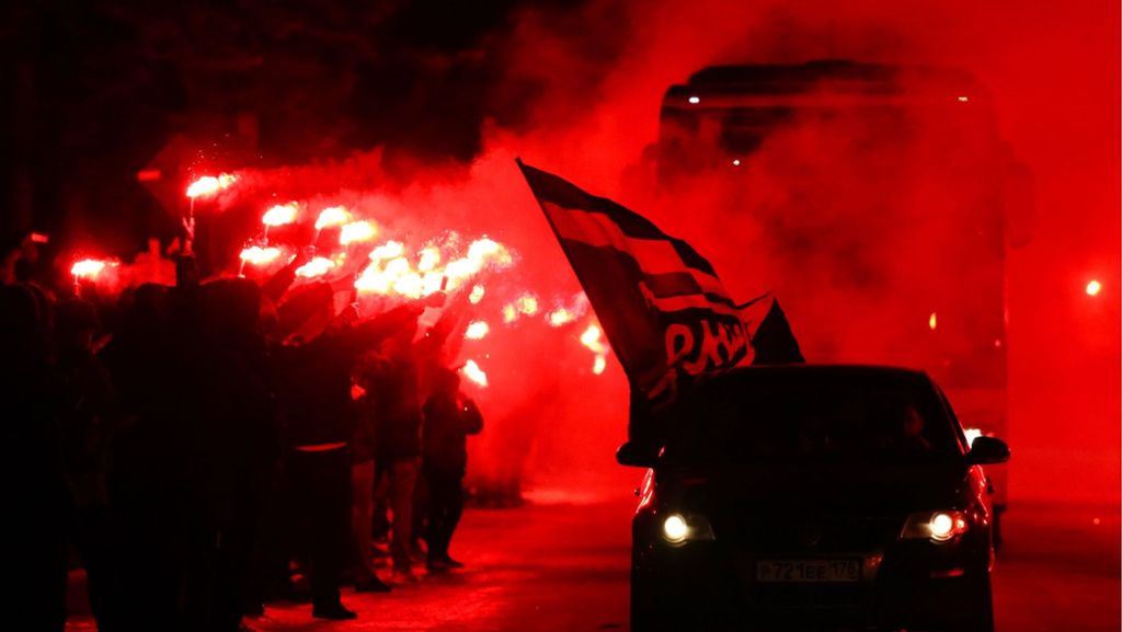Pyrotechnik in St. Petersburg: Fans bereiten Zenit-Stars eine gigantische Feuershow