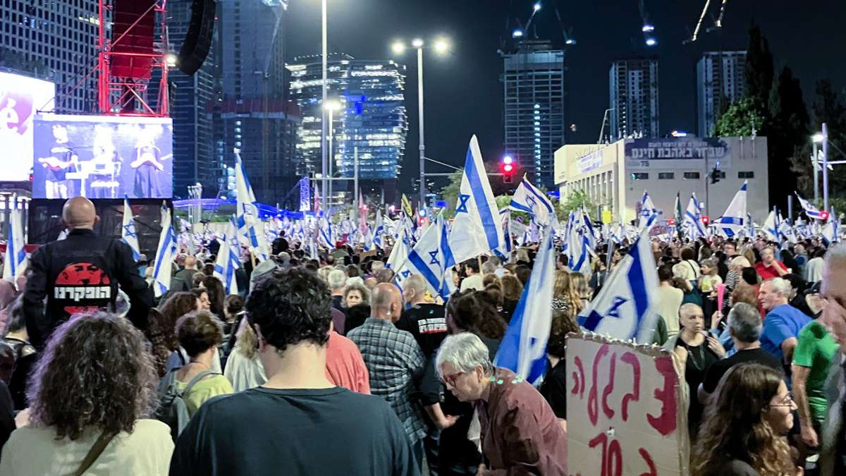 Tel Aviv: Tausende Israelis demonstrieren für Geisel-Deal und gegen Regierung