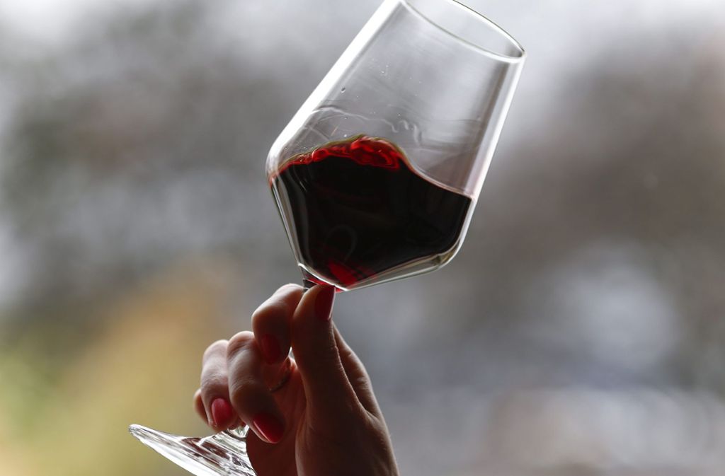 In Italien und Spanien horteten die Menschen Rotwein,...
