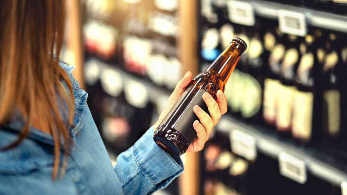 Ab wann darf man alkoholfreies Bier kaufen? (Rechtslage)