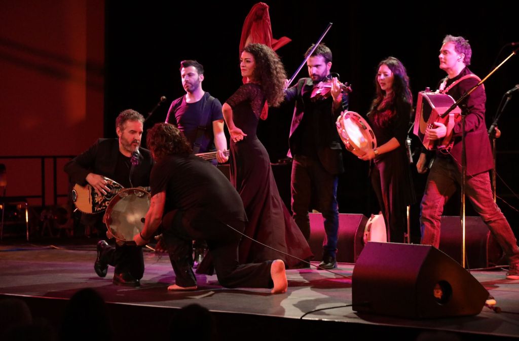 Aus Lecce in Italien verzauberten die Musiker die Gruppe Canzoniere Grecanico Salentino das Publikum.