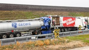 Lkw-Fahrer stirbt bei Auffahrunfall - Vollsperrung auf A6