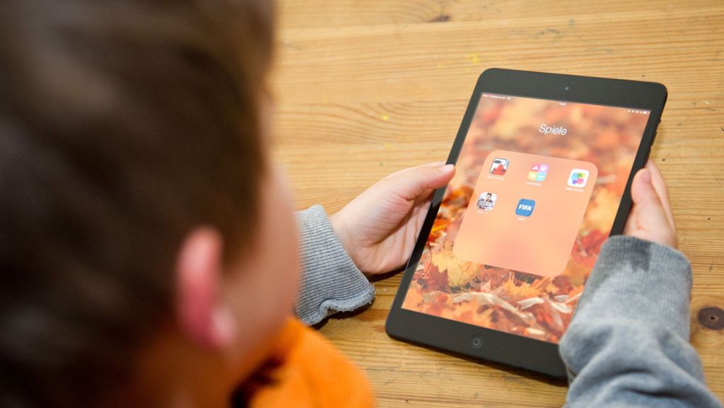  Kurz ließ ein Vater seinen Dreijährigen mit dem iPad unbeaufsichtigt, schon geschah das Unglück. Der Junge sperrte das Gerät bis 2067. Doch dank eines Tricks muss die Familie doch nicht so lange ohne auskommen. 