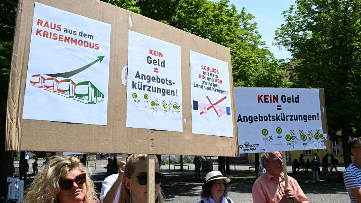 Stuttgart: Busunternehmer protestieren wegen hoher Dieselpreise