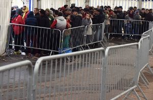 Anträge auf Asyl erreichen Rekord für 2015