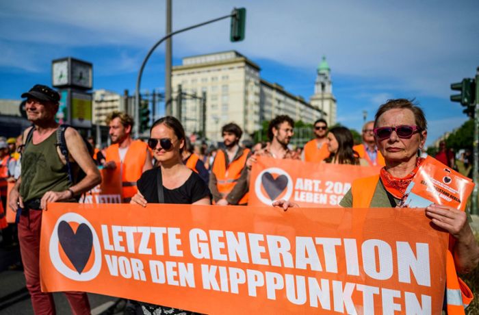 „Letzte Generation“ in Berlin: Aktivisten überreichen Briefe am Kanzleramt
