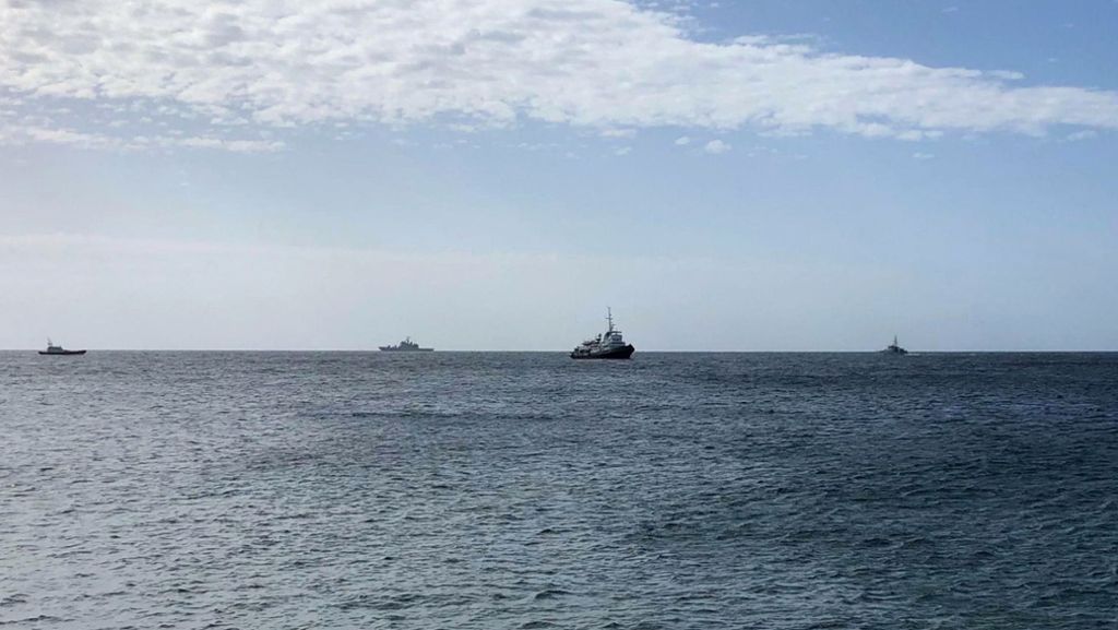  Beamte der italienischen Polizei haben die Kontrolle über das italienische Hilfsschiff „Mare Jonio“ übernommen. Die Verantwortlichen auf dem Schiff hatten zuvor 50 Bootsflüchtlingen aufgenommen. 