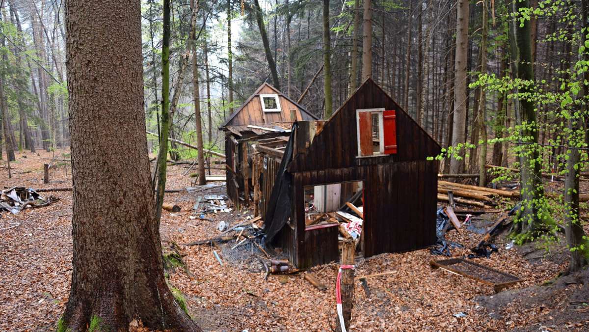 Rätselhafte Bauten in Leinfelden-Echterdingen: Geisterhütten im Wald gelten als Gefahrenquelle