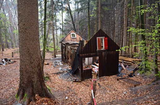 Geisterhütten im Wald gelten als Gefahrenquelle