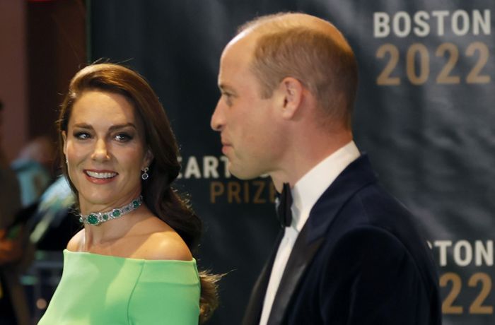 Mit Prinz William in Boston: Prinzessin Kate trägt Smaragd-Kette von Diana