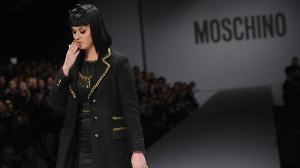 Fashion Week Mailand: Katy Perry läuft im Kleinen Schwarzen