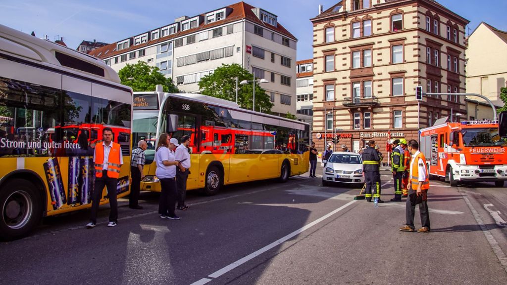 Doppeltes Unglück in Stuttgart: Verletztes Unfallopfer wird dreist bestohlen