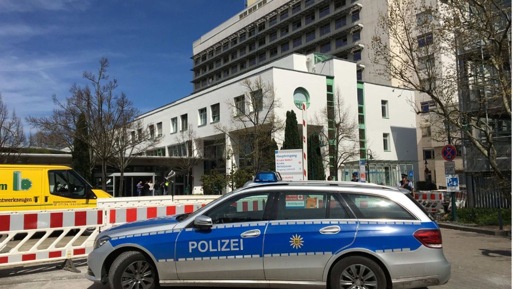 Klinikum in Ludwigsburg: Mann geht nach Narkose mit Messer  auf Personal los