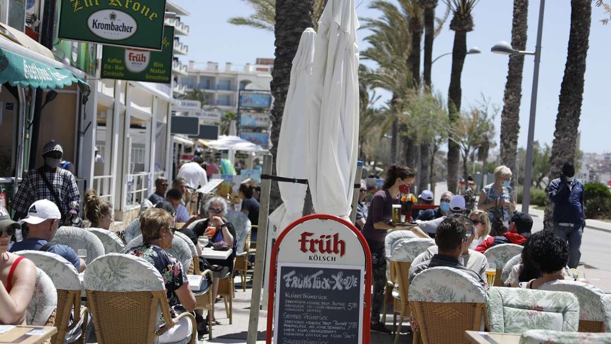  Das dürften Mallorca-Fans gerne hören: Immer mehr Hotels auf der spanischen Urlaubsinsel öffnen wieder ihre Pforten. Dennoch gibt es weiterhin einige Regeln zu beachten. 