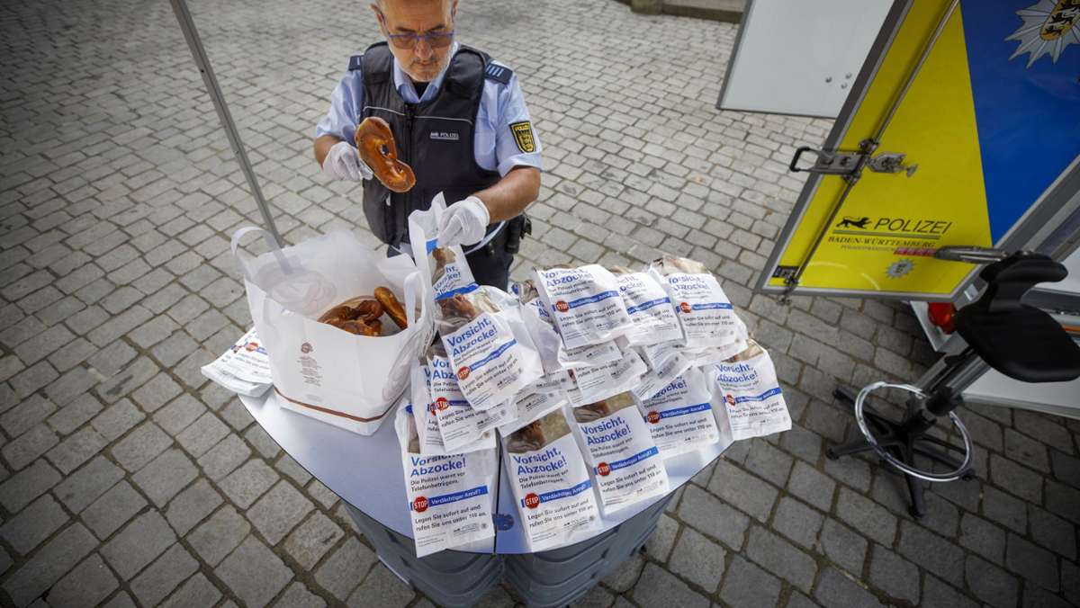 Polizei klärt über Betrugsmaschen auf: Mit Bäckertüten gegen Schwindler