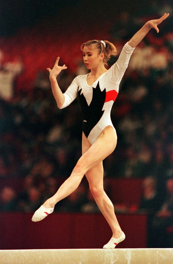 Svetlana Boginskaya: Boginskaja ist mit 1,61 Meter ungewöhnlich groß für eine Kunstturnerin und gehört zu den wenigen Turnerinnen, die an drei Olympischen Spielen teilgenommen haben. Die heute 46-Jährige wurde stets für ihre Eleganz und Ausstrahlung bewundert, insgesamt gewann die Weißrussin drei Mal Olympiagold (2 x Mannschaft, 1x Sprung), holte fünf Weltmeistertitel und bis heute legendär ist ihr Auftritt bei der Europameisterschaft in Brüssel 1990, bei der sie alle fünf Einzelwettkämpfe für sich entschied.