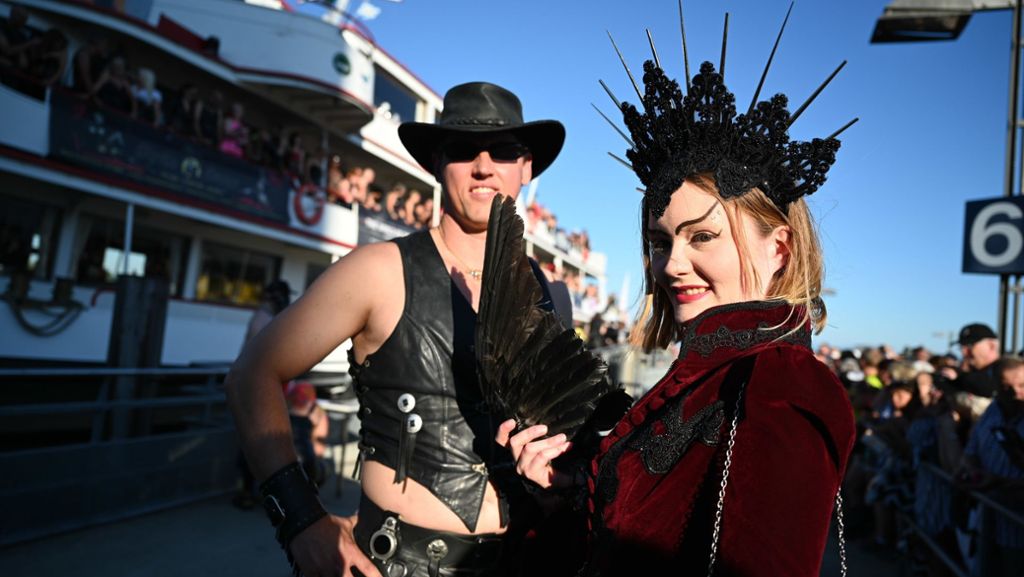„Erotikschiff“ am Bodensee: Latexfans feiern in ausgefallenen Kostümen