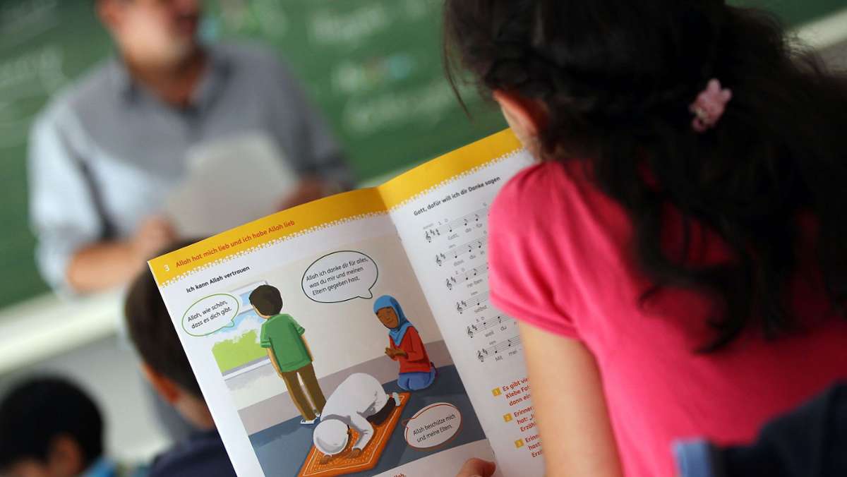 Streit um Islamlehrer-Ausbildung: Islamunterricht kommt kaum voran