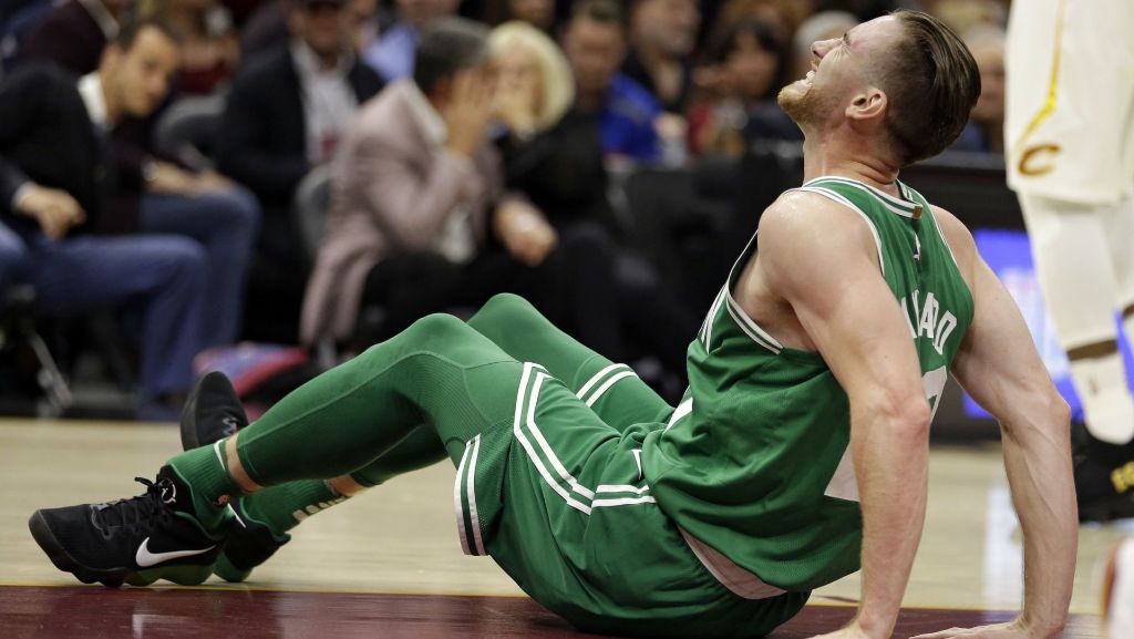 Horrorverletzung bei NBA-Auftakt: Mitspieler von Hayward können nicht hinsehen