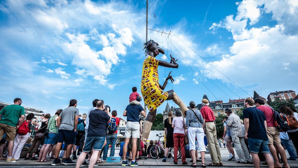 Figurentheater auf dem Stuttgarter Marienplatz: Spektakel um die größte Agathe der Welt