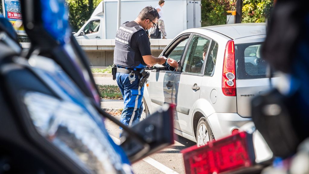 Polizei kontrolliert Handynutzung am Steuer: So verliefen die Kontrollen in Stuttgart