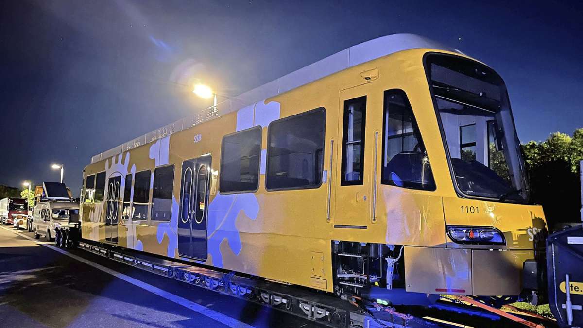 Auf A 81 bei Schönbuch-Ost: Zahnradbahn macht Pause auf Raststätte