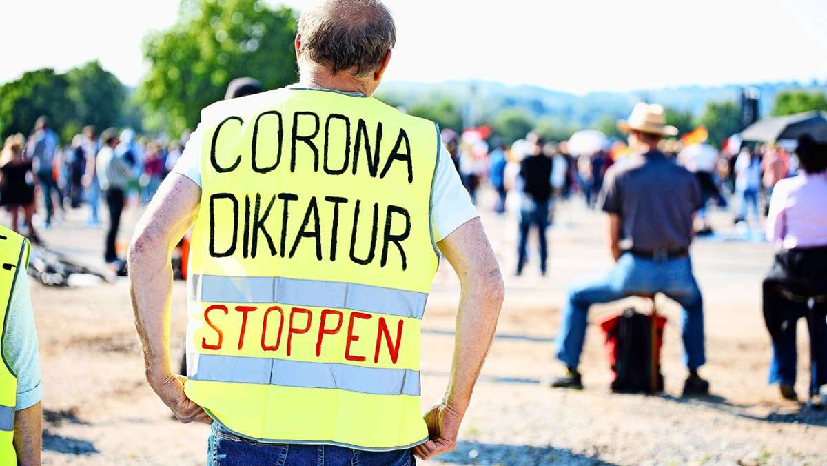 Protest gegen Corona-Maßnahmen in Stuttgart: Demo der Initiative „Querdenken 711“  zieht weniger Menschen an