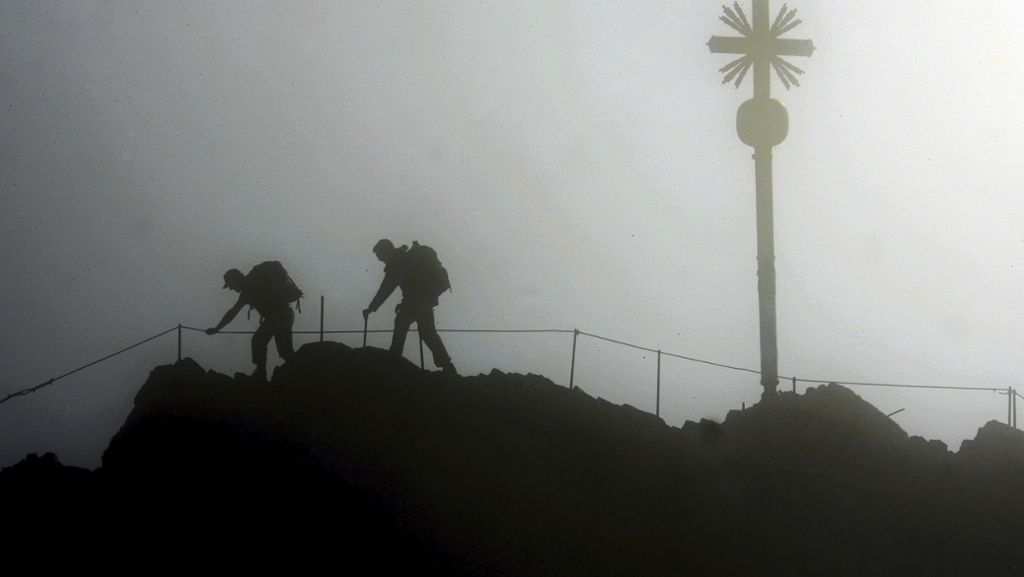 Unglück an der Zugspitze: Bergsteiger stürzt 150 Meter in die Tiefe – 50-Jähriger stirbt