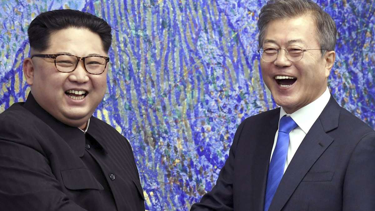  Lange Zeit herrschte Funkstille zwischen Süd- und Nordkorea. Jetzt gibt es wieder deutliche Zeichen für eine Annäherung. Was lange geheim blieb: Schon seit April wechseln die Anführer beider Seiten Briefe aus. 