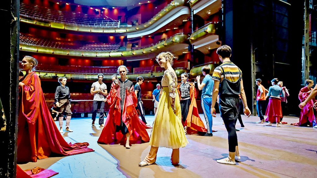 Stuttgarter Ballett tanzt in Asien: Romeo küsst Julia in Singapur
