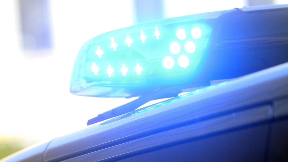  Eine Schülerin aus München ist nach ersten Ermittlungen der Polizei im Schlaf erstochen worden. Die Polizei hat einen Tatverdächtigen festgenommen. 