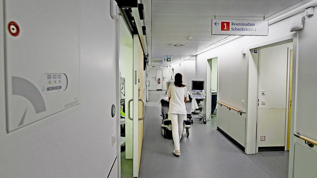  Goßer Besucherandrang und sprachliche Barrieren stellen die Kliniken in der Region Stuttgart vor neue Herausforderungen im Umgang mit ausländischen Patienten. Helfen sollen neue Seelsorger und Übersetzer. Aber auch deutsche Patienten haben manchmal Sonderwünsche. 