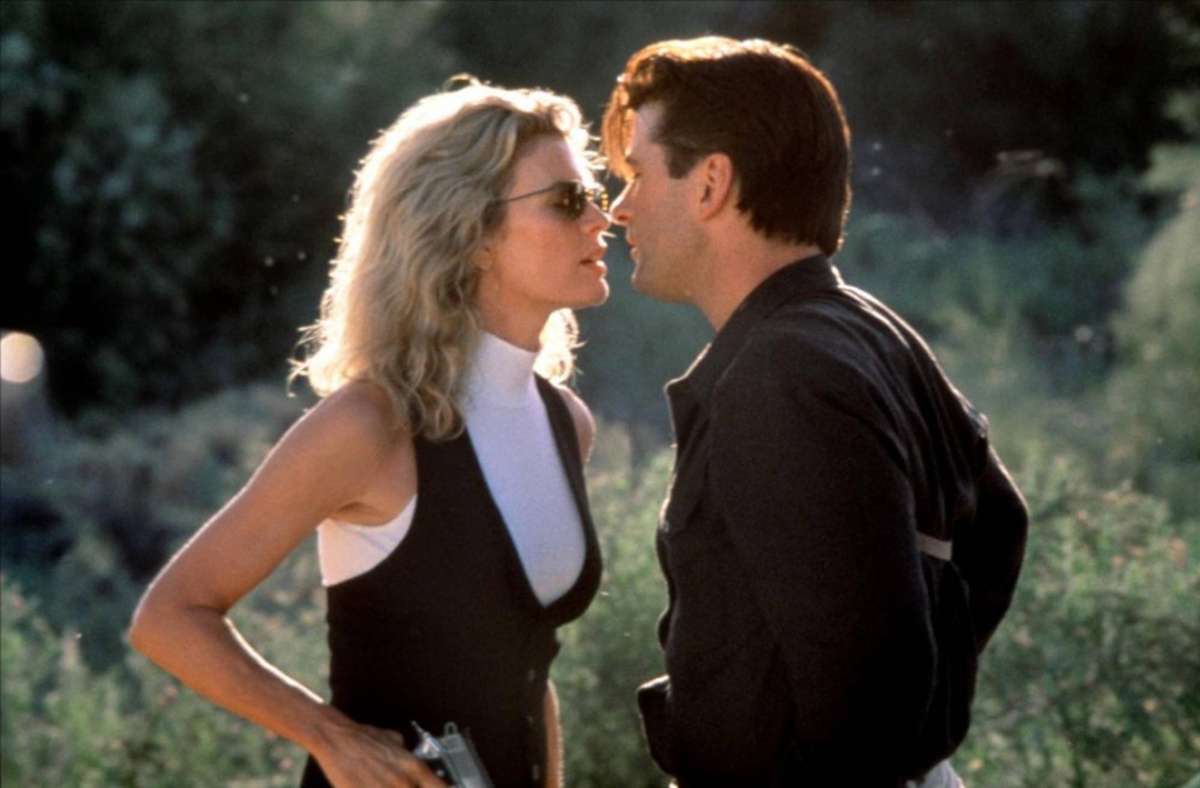 Alec Baldwin mit Kim Basinger in „The Getaway“ (1994)